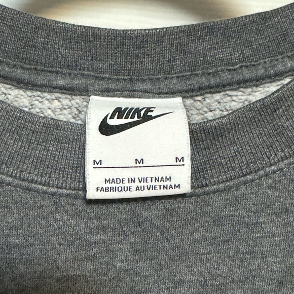 Heather gray crewneck sweatshirt. Great condition. Size Medium. - Picture 2 of 5